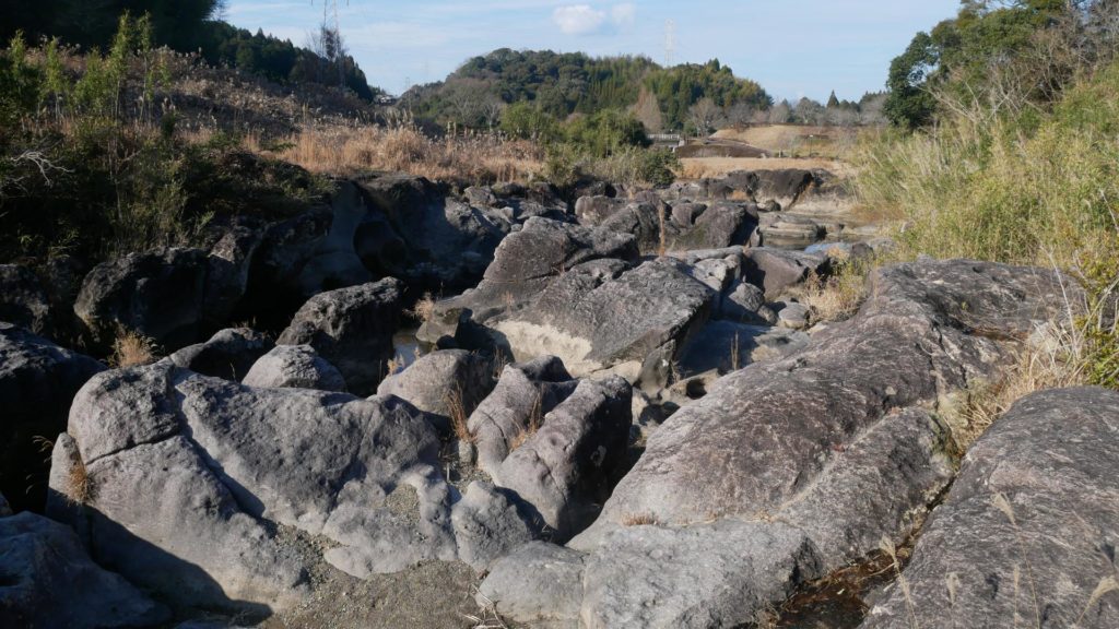 釜の奥戸（かまのくど） 30万年前の火山活動の痕跡│Harada Office Weblog