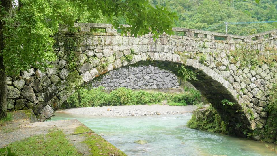 美里町石橋群 自然に溶け込み調和した100年以上前の職人技│Harada