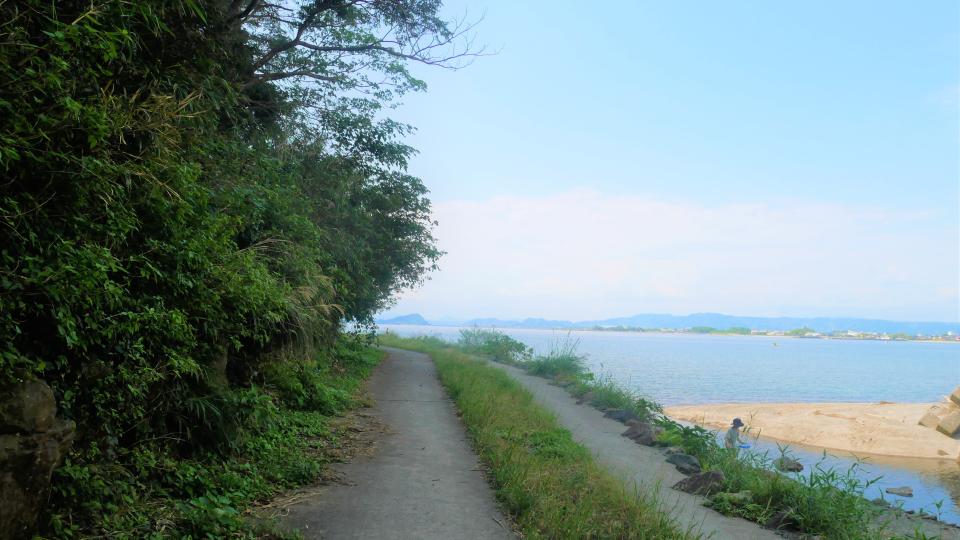 若尊神社　錦江湾を一望する自然の遊歩道・若尊鼻の最奥端にある神社