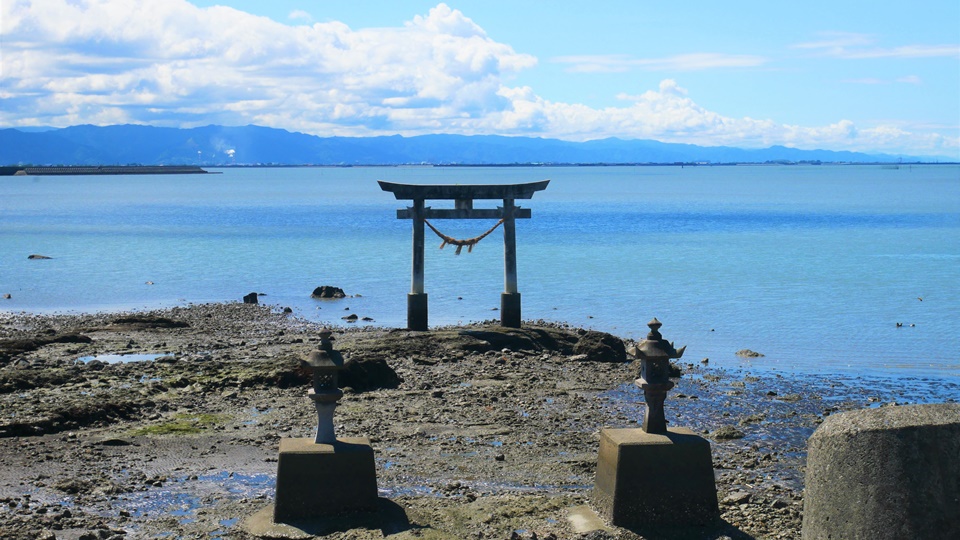 永尾剱神社 海に浮かぶ幻「不知火」と現実に不知火海に浮かぶ鳥居│Harada Office Weblog