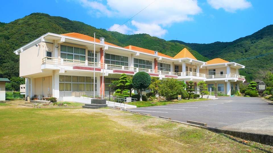 栖本町立河内小学校 卒業記念樹が庭園化し見事な景観となった校庭│Harada Office Weblog