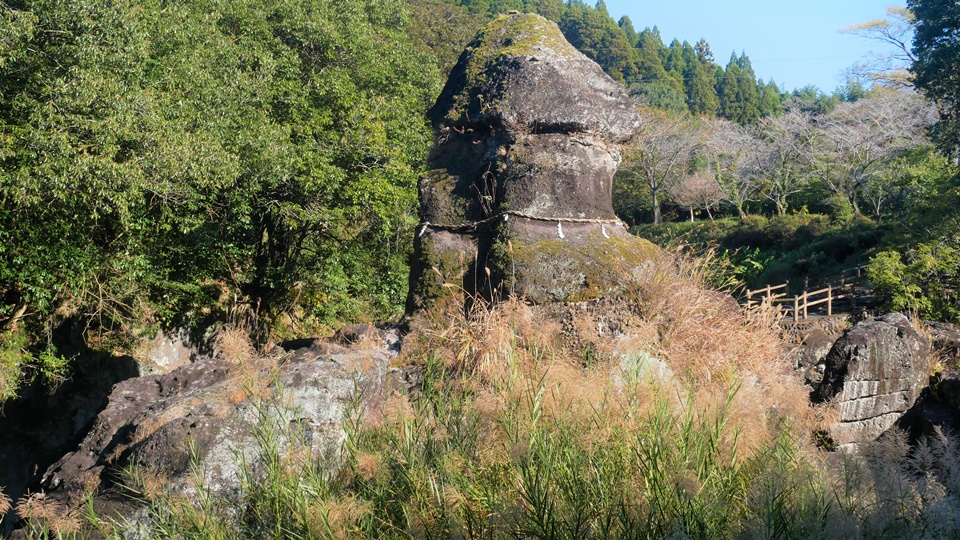 陰陽石 世界でも類を見ない巨大な男女一対の奇石│Harada Office Weblog