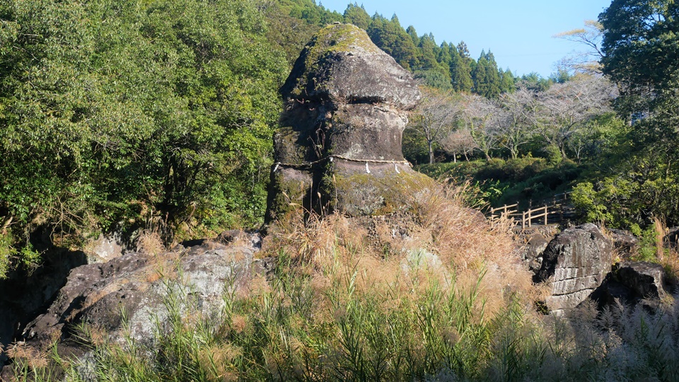 陰陽石 世界でも類を見ない巨大な男女一対の奇石│Harada Office Weblog