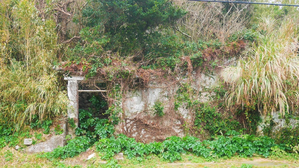 ガス爆発の家 草木に覆われながらも現存する老舗心霊スポット Harada Office Weblog