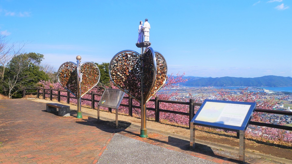愛宕山展望台 大切なパートナーとながめたい延岡市の夜景│Harada