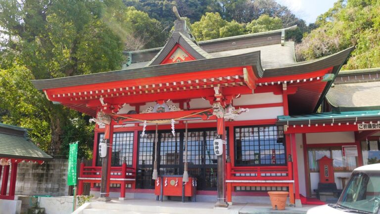 建部神社 全国でも珍しいトンネル出入口上に鎮座する神社│Harada
