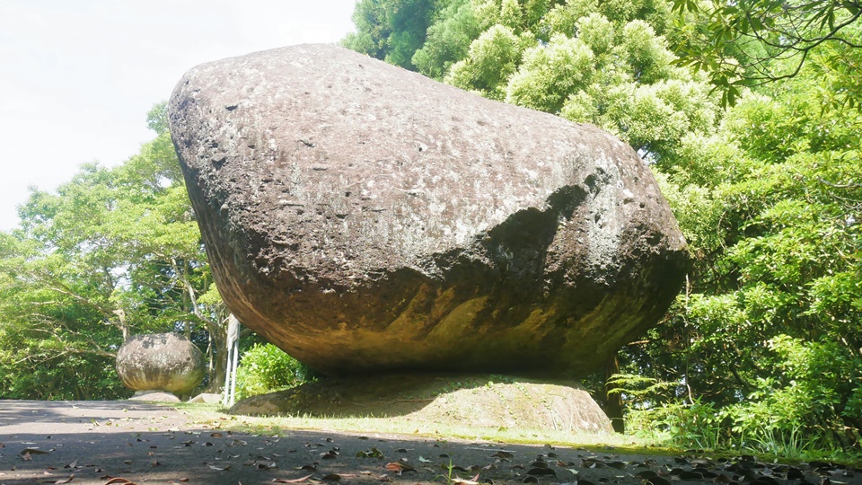 川平の巨石群 火山活動と途方もなく長い年月が築いた神秘的な風景