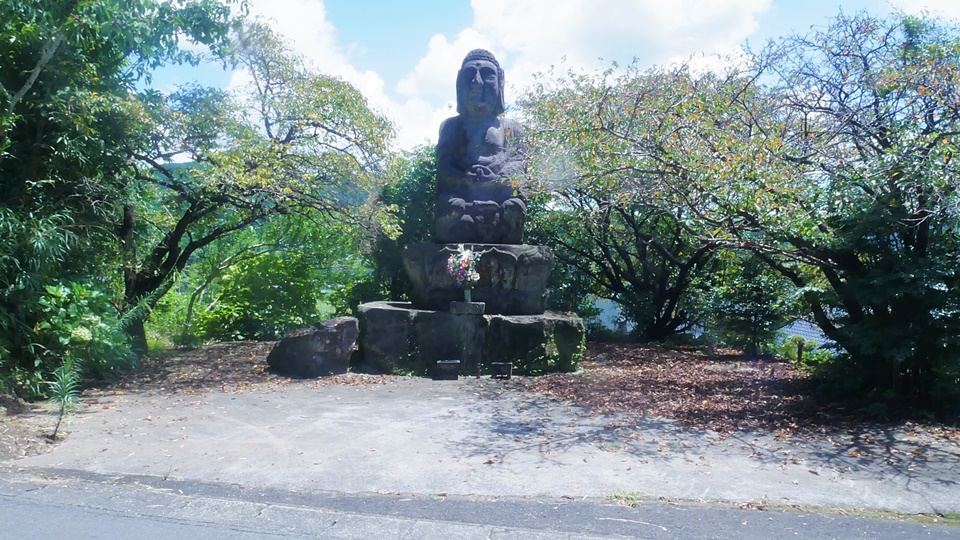 優しい顔の仏さま 仏教の町・川辺町の道端にたたずむ仏像│Harada Office Weblog