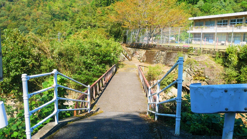 美々地小学校 銅山の盛衰とともに歩んだ渓谷の学校│Harada Office Weblog