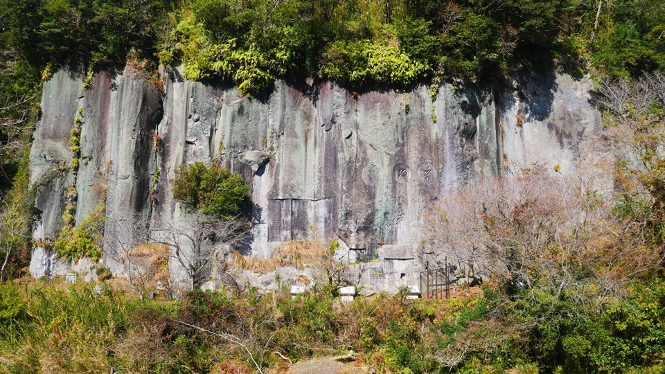 岩屋公園 清水摩崖仏にまつわる美しい公園も夜は怪しいウワサが