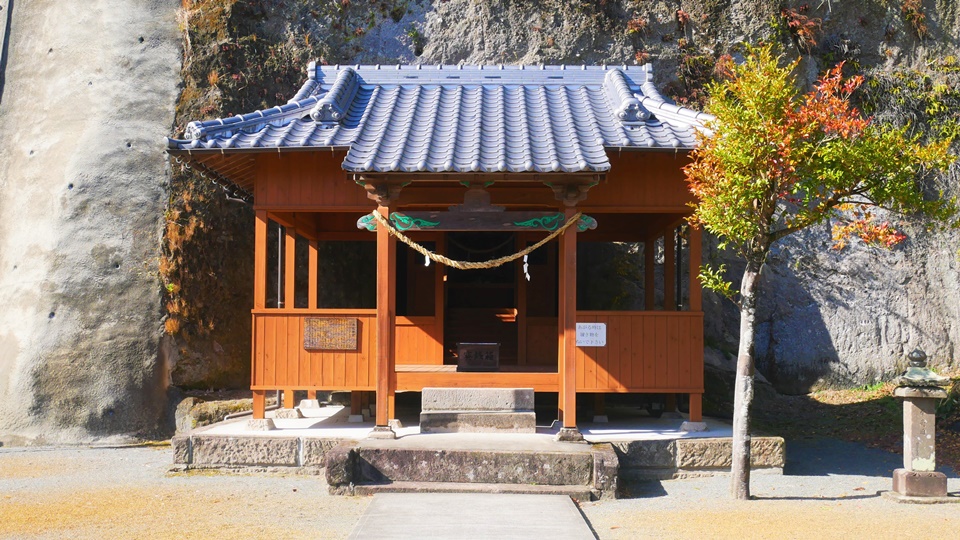 水元神社 シラス壁が生む清水の湧水と薩摩塔や田の神│Harada Office