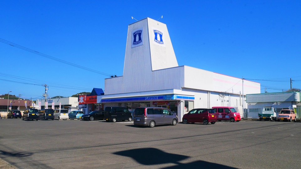 ハローマック的なローソン 現在も愛される煙突型屋根は旧店舗の