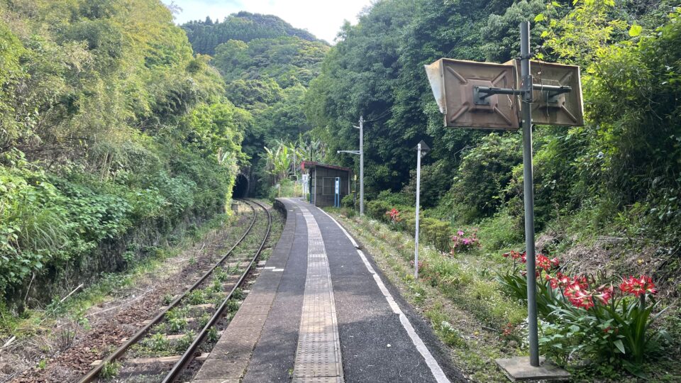 赤瀬駅 有明海から登って行くバナナの木が生える秘境駅│Harada Office Weblog