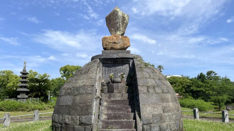 殉教千人塚 天草島原の乱・本渡の戦いの戦死者を慰霊する石碑│Harada