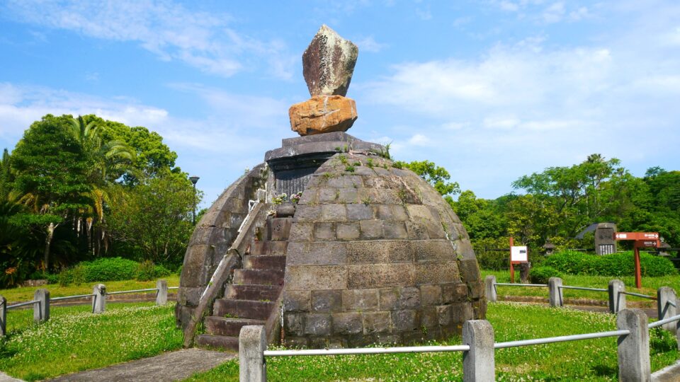 殉教千人塚 天草島原の乱・本渡の戦いの戦死者を慰霊する石碑│Harada