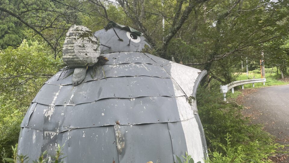 山都町入佐のトトロ 密かに脚光を浴びるトトロ坂の頓宮前バス停│Harada Office Weblog